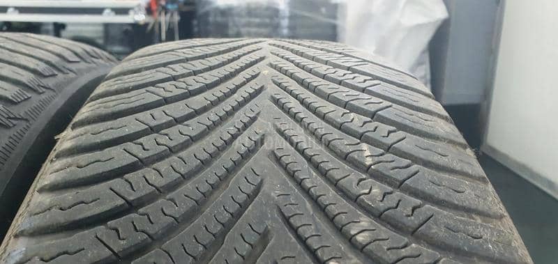 Michelin 215/65 R17 Zimska