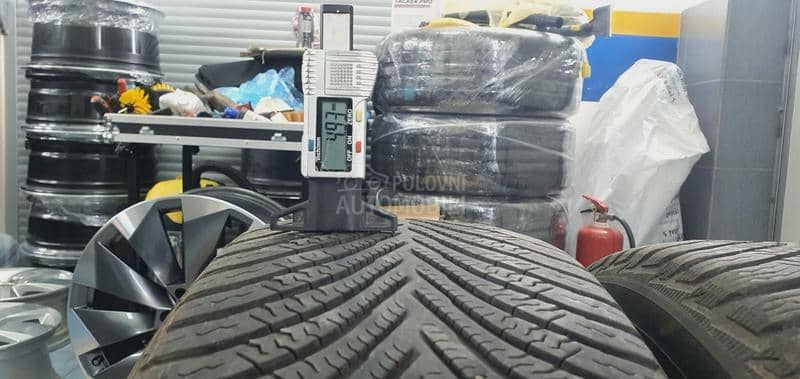 Michelin 215/65 R17 Zimska