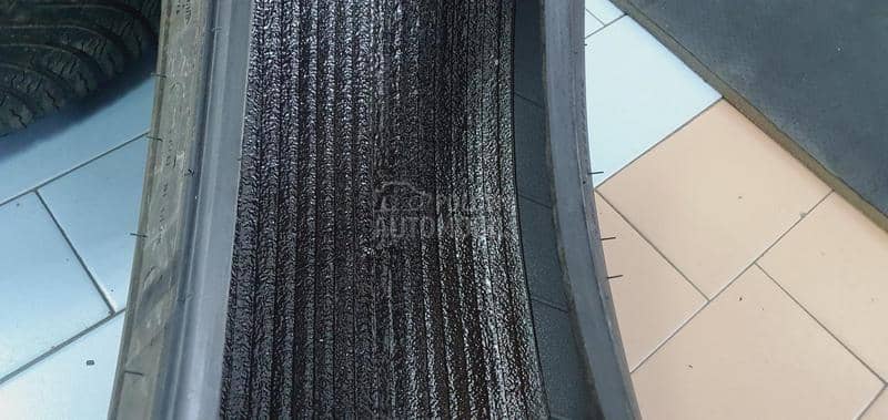 Michelin 215/65 R17 Zimska