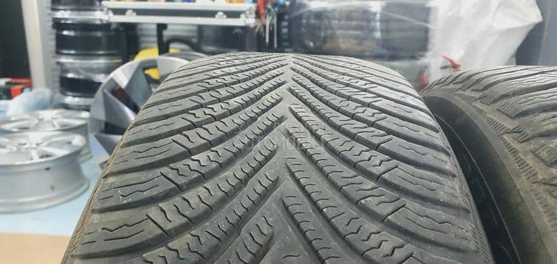 Michelin 215/65 R17 Zimska