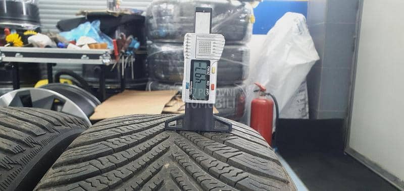 Michelin 215/65 R17 Zimska