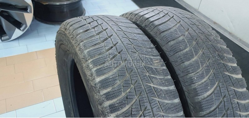 Bridgestone 215/65 R17 Zimska