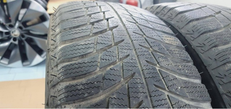 Bridgestone 215/65 R17 Zimska