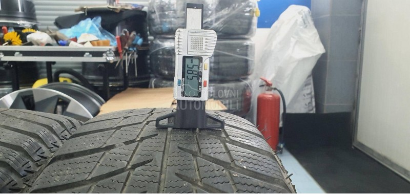 Bridgestone 215/65 R17 Zimska