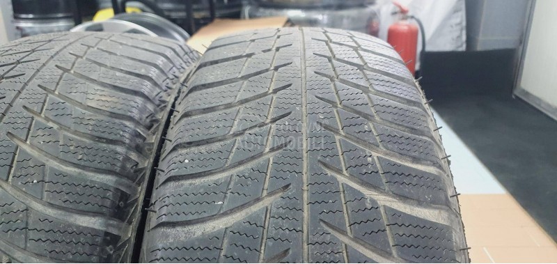 Bridgestone 215/65 R17 Zimska