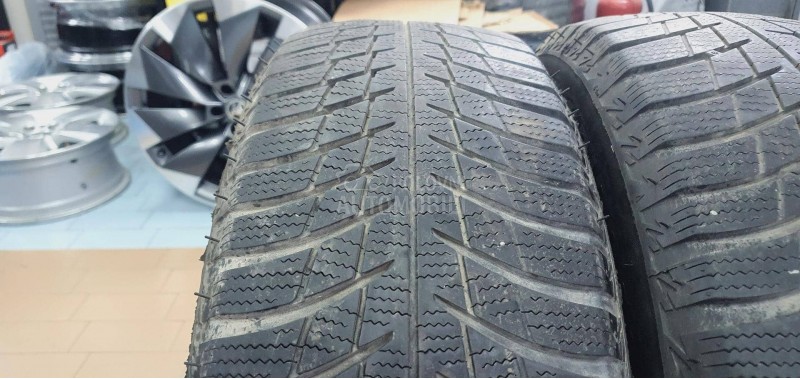 Bridgestone 215/65 R17 Zimska