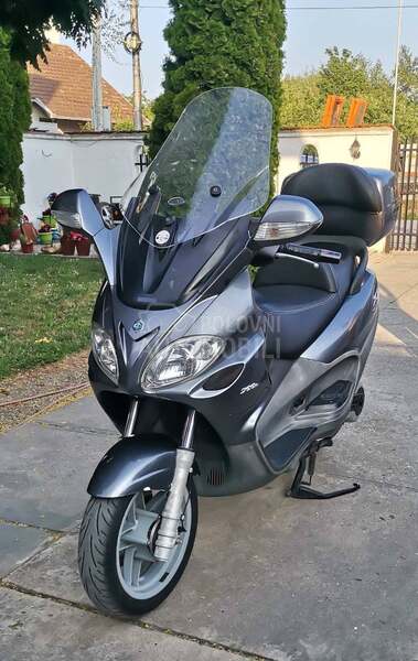 Piaggio x9 500