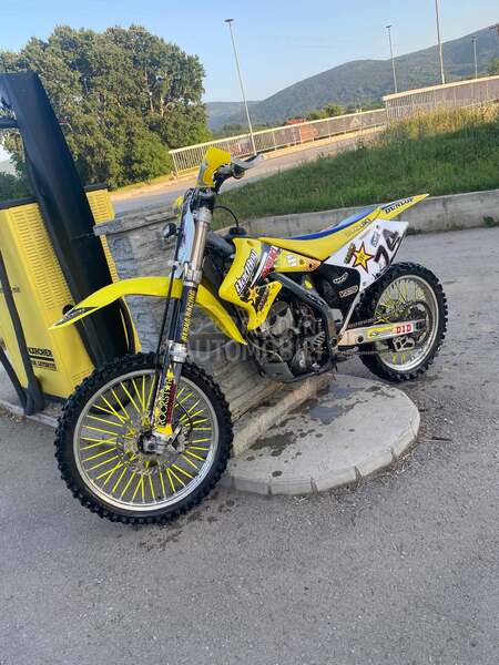 Suzuki RMZ