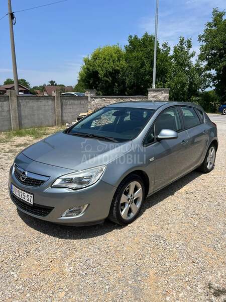 Opel Astra J 