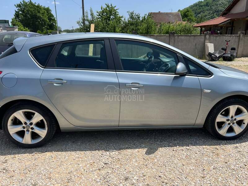 Opel Astra J 