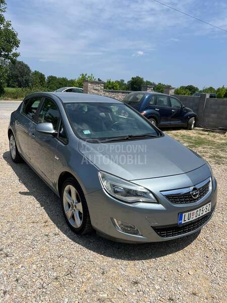 Opel Astra J 