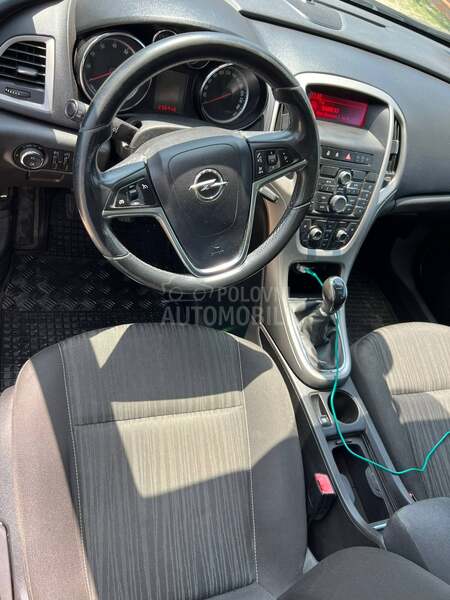 Opel Astra J 