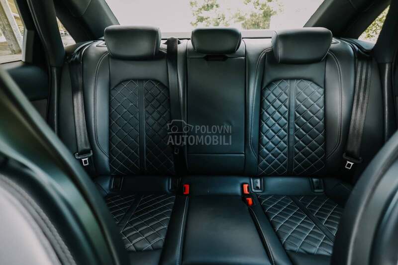 Audi A4 2.0TFSI S-lineHybrid