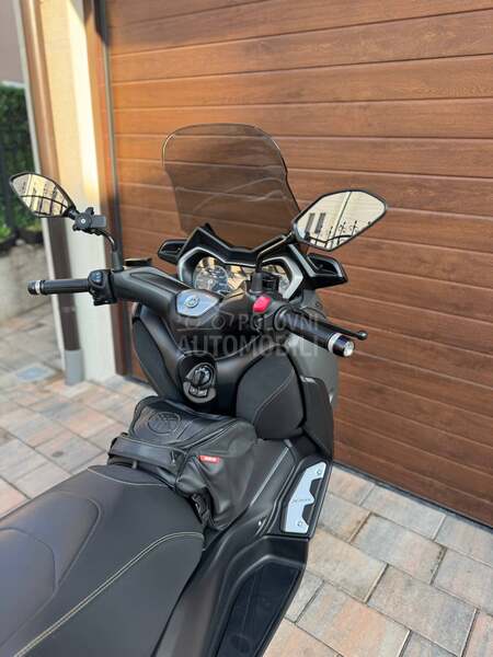 Yamaha XMAX 300 Tech Max