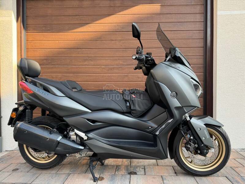 Yamaha XMAX 300 Tech Max