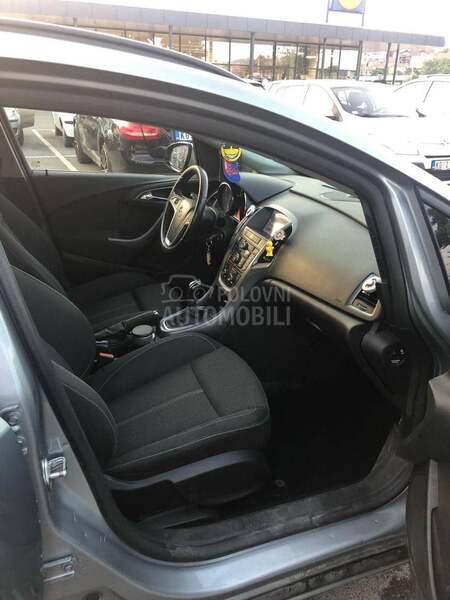 Opel Astra J 