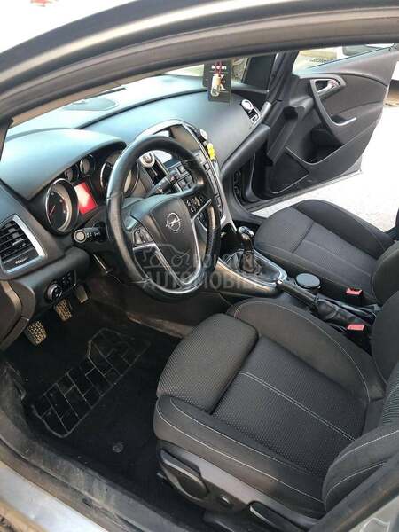 Opel Astra J 