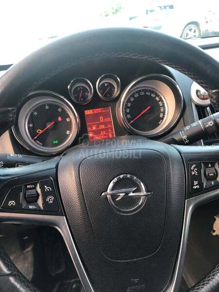 Opel Astra J 