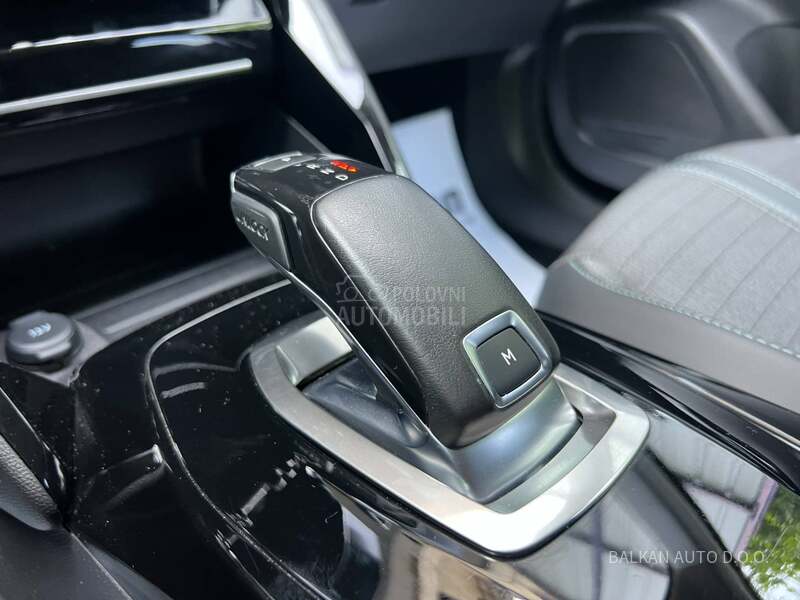 Peugeot 2008 1.5 HDI/ALLURE/AT8