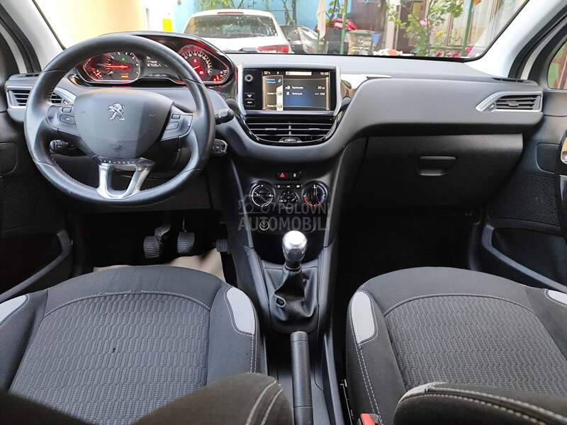 Peugeot 208 1.2