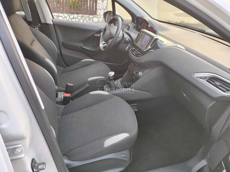 Peugeot 208 1.2