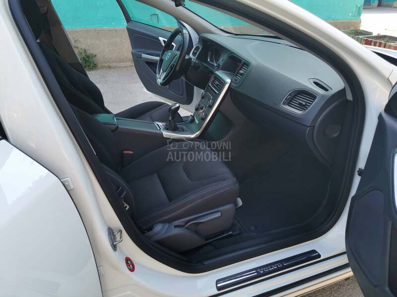 Volvo V60 Cross Country D3
