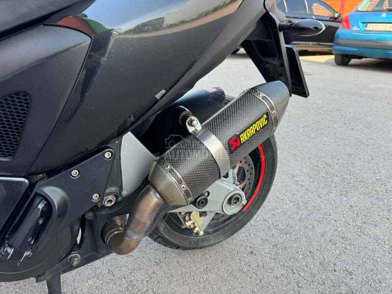 Aprilia SRV 850 AKRAPOVIC