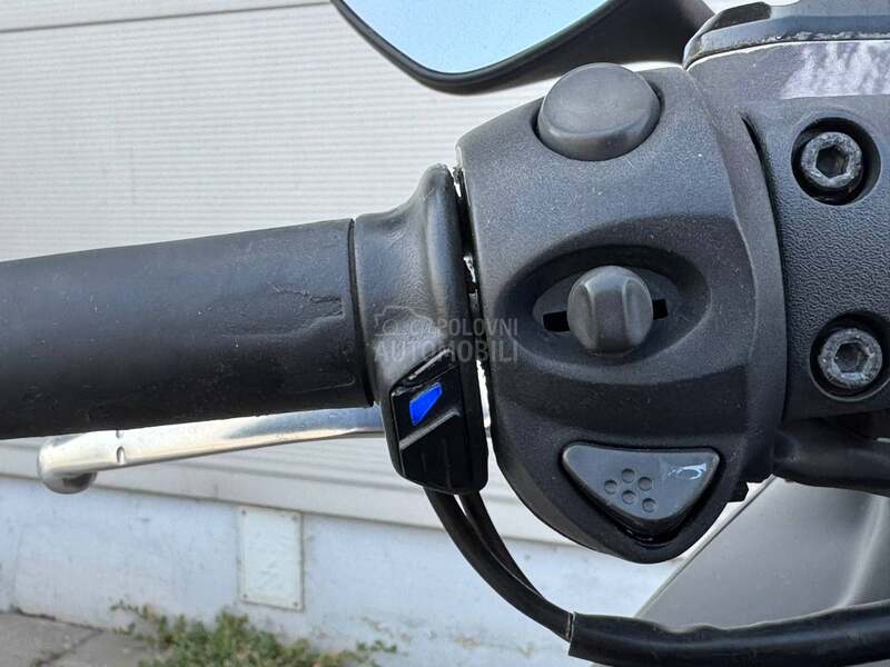 Aprilia SRV 850 AKRAPOVIC
