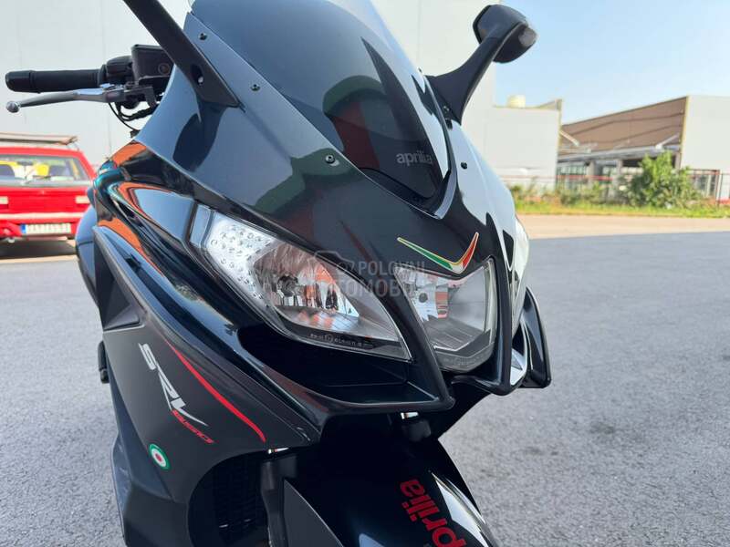 Aprilia SRV 850 AKRAPOVIC
