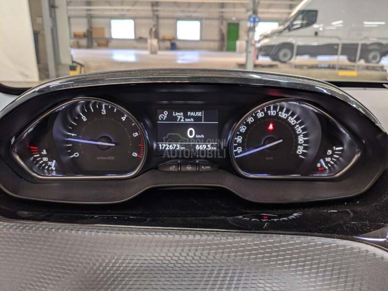 Peugeot 2008 ALLURE 1.5 HDi 100