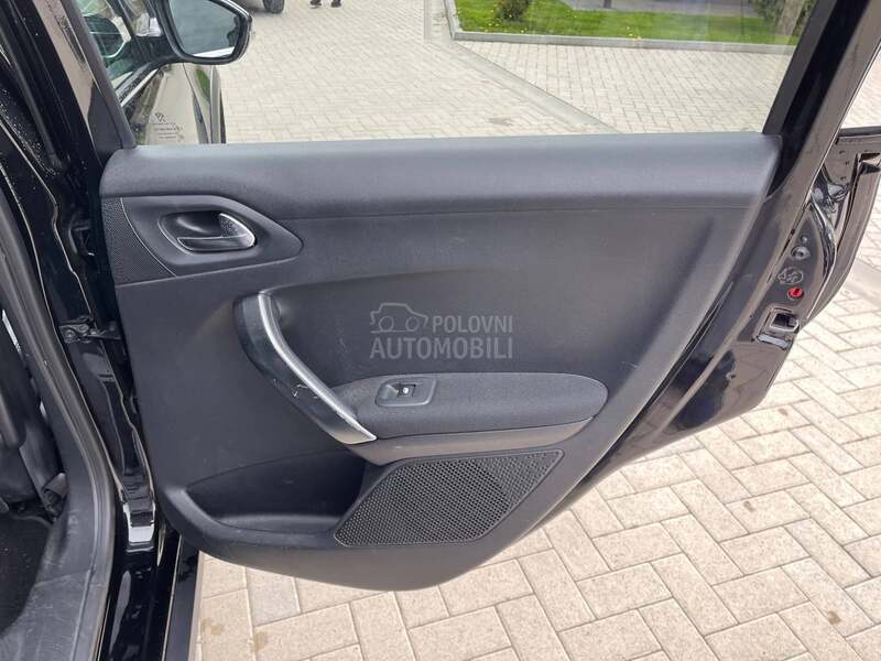 Peugeot 2008 ALLURE 1.6 HDi 120