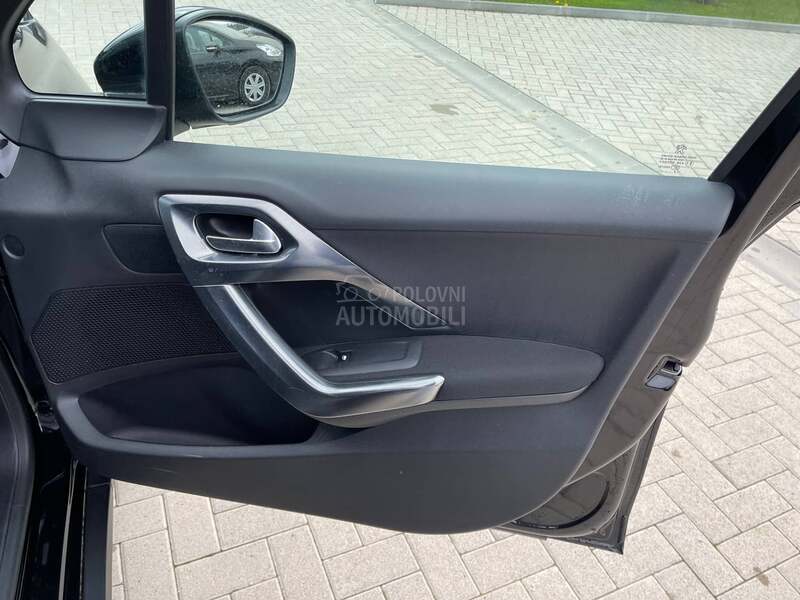 Peugeot 2008 ALLURE 1.6 HDi 120
