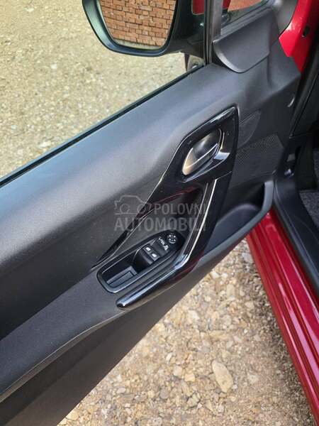 Peugeot 208 Nov Nov
