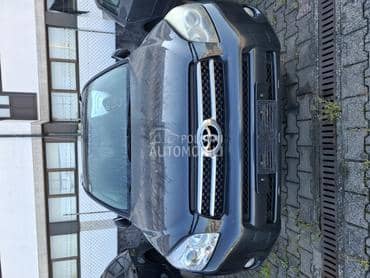 branik hauba far krilo za Toyota RAV 4