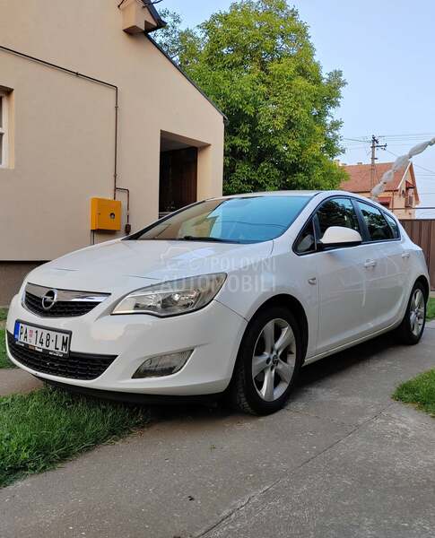 Opel Astra J 