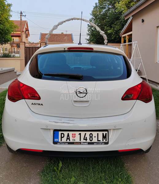 Opel Astra J 