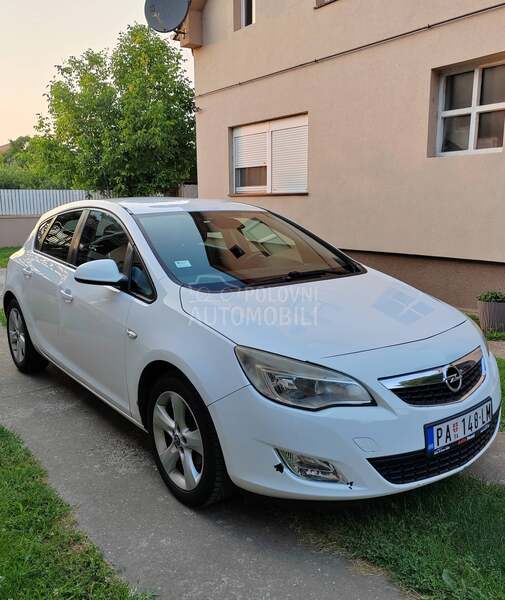 Opel Astra J 