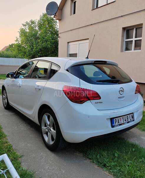 Opel Astra J 