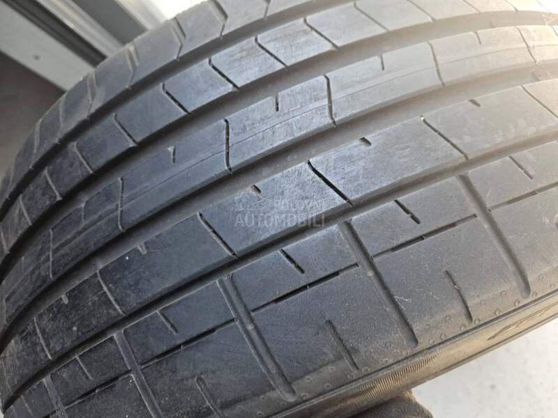 Pirelli 235/35 R19 Letnja