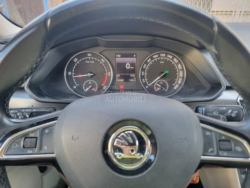 Škoda Superb /STYLE/DSG/PANO/