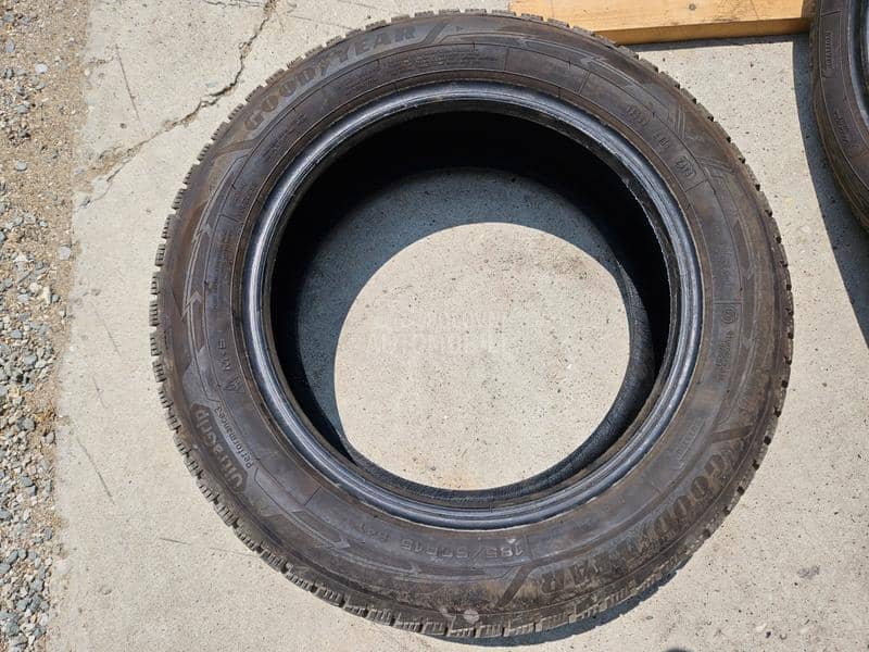 Goodyear 185/60 R15 Zimska