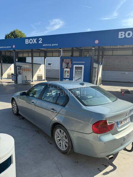 BMW 320 