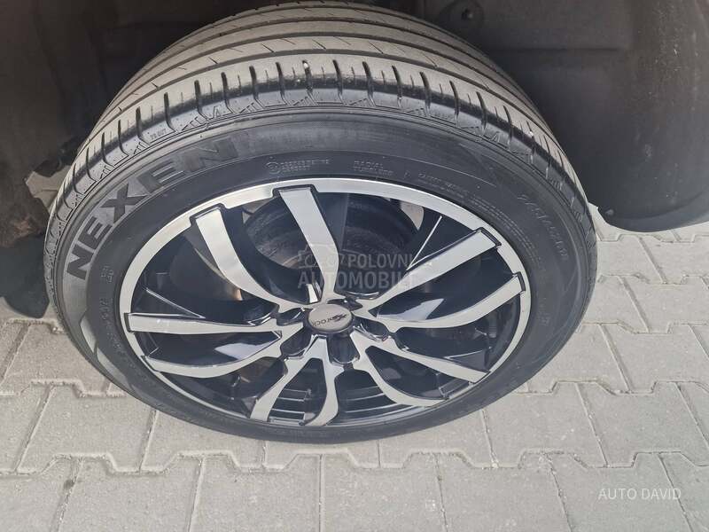 Dacia Duster 1.6B REZERVISANA
