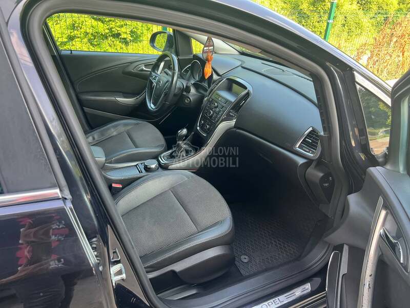 Opel Astra J 1.6 COSMO