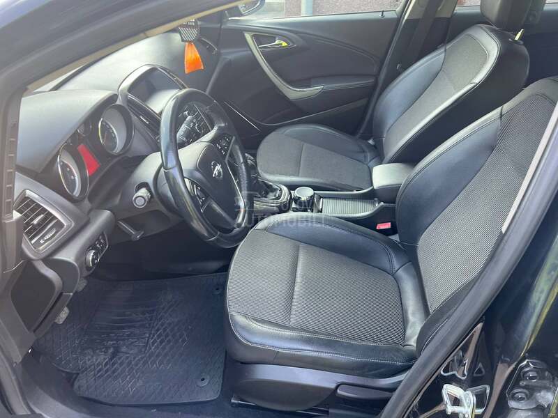 Opel Astra J 1.6 COSMO
