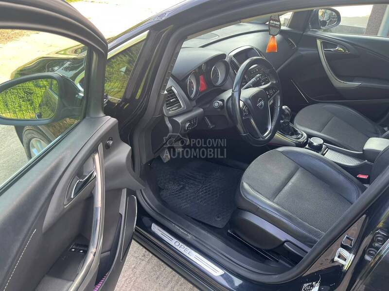 Opel Astra J 1.6 COSMO