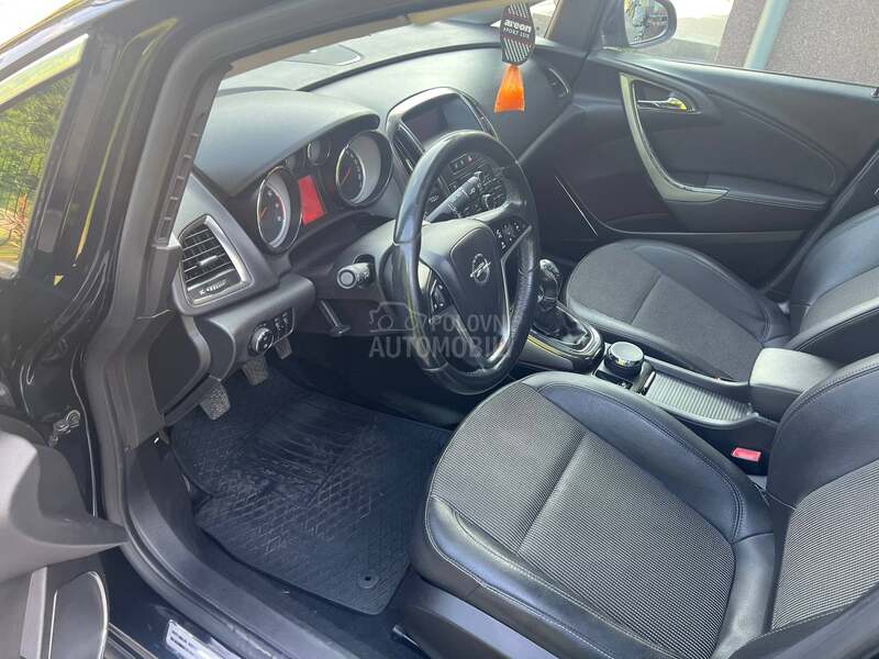 Opel Astra J 1.6 COSMO