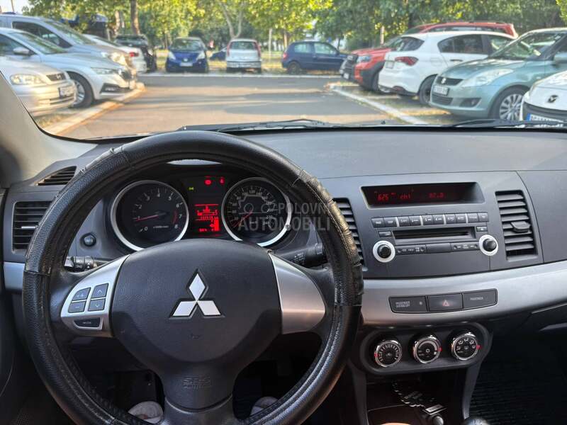Mitsubishi Lancer 