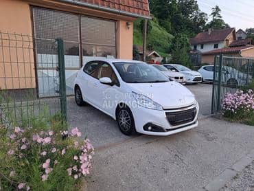 Peugeot 208 1.5 P-O-G-L-E-D-A-J