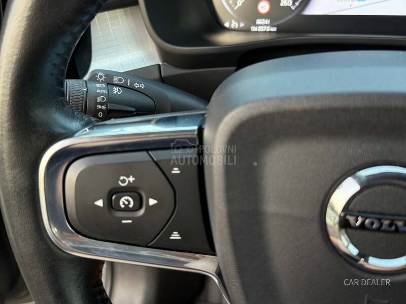 Volvo XC40 A/T Momentum
